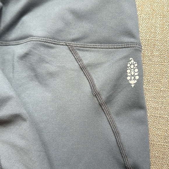 NEW Free People Movement / Aerial Stirrup Legging - Medium - Picture 4 of 7